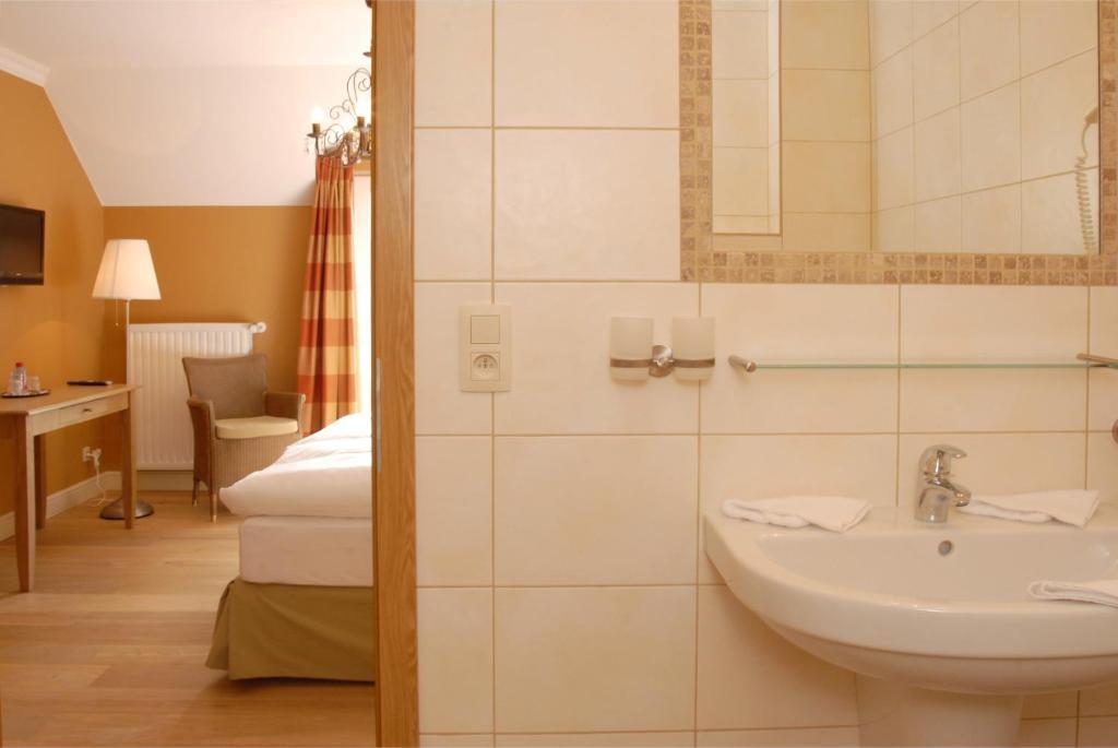 Hotel Eifelland Bütgenbach Zimmer foto